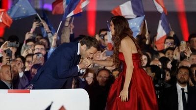 Emmanuel Macron kisses the hand of Egyptian opera singer Farrah El Dibany after his victory in France's presidential election, at the Champ de Mars in Paris. ((Ludovic MARIN / AFP)) Emmanuel Macron kisses the hand of Egyptian opera singer Farrah El Dibany after his victory in France's presidential election, at the Champ de Mars in Paris. ((Ludovic MARIN / AFP))