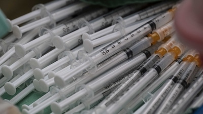 Doses of Moderna Covid-19 vaccine shots at a vaccination facility set up at Taipei Main Station in Taipei, Taiwan. (Bloomberg) Doses of Moderna Covid-19 vaccine shots at a vaccination facility set up at Taipei Main Station in Taipei, Taiwan. (Bloomberg)