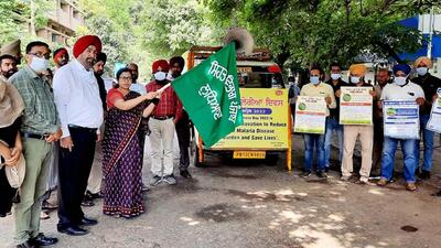 DC Surbhi Malik flagging off the awareness van on the occasion of World Malaria Day in Ludhiana on Monday. (HT PHOTO)