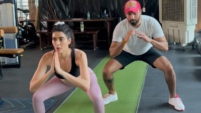 Karishma Tanna and 'bae' Varun Bangera's workout will motivate you to hit the gym with your partner: Watch video Karishma Tanna and 'bae' Varun Bangera's workout will motivate you to hit the gym with your partner: Watch video