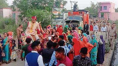 The CRPF jawan at his ghudchari (wedding) procession in Bulandshahr. (HT PHOTO) The CRPF jawan at his ghudchari (wedding) procession in Bulandshahr. (HT PHOTO)