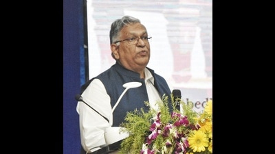 BHU vice chancellor prof Sudhir K Jain while launching the interest free loan scheme (HT) BHU vice chancellor prof Sudhir K Jain while launching the interest free loan scheme (HT)