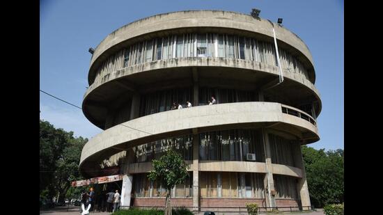Panjab University senate will take up four agenda items for consideration in it April 26 meeting. (HT File)