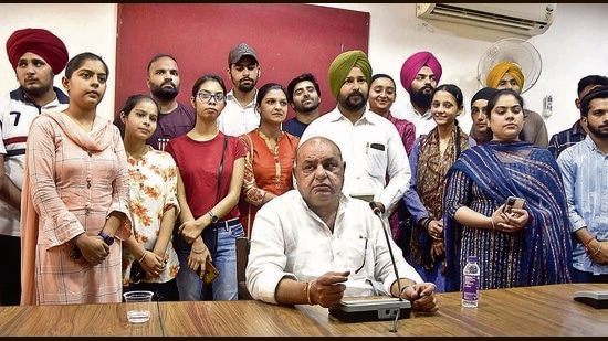 MLA Gurpreet Bassi Gogi holding a meeting between students and immigration company officials at Circuit House in Ludhiana on Monday. (Harvinder Singh/HT)