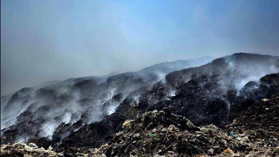 Regular fire incidents are being reported from the MC’s main dump site on Tajpur road in Ludhiana for the last 11 days (HT PHOTO)