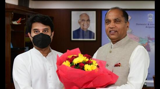 Union minister for civil aviation Jyotiraditya M Scindia and Himachal chief minister Jai Ram Thakur (right) in New Delhi on Monday. (HT Photo)