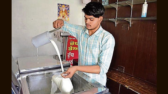 As per the announcement by dairy owners, bulk buyers such as sweet meat shops will have to shell out <span class='webrupee'>?</span>7 extra for a litre of milk from May 1 . (Harvinder Singh/HT)