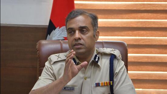 Newly-appointed commissioner of police Hanif Qureshi addressing the media. (Sant Arora /HT)