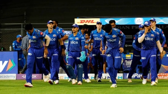 Mumbai Indians in action against Lucknow Super Giants in IPL 2022(IPLt20.com)