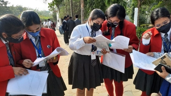CBSE Class 10, 12 term 2 exams begin tomorrow, 5 points for students (HT Photo)