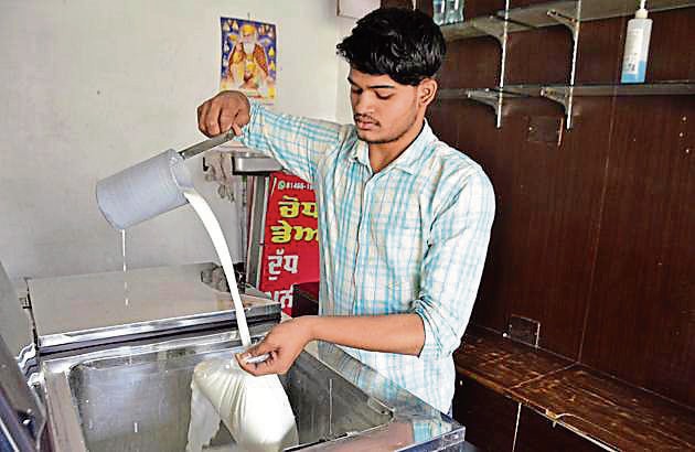 The Karnataka Milk Federation proposed to hike milk prices by Rs. 3 per litre on April 27. (Image for Representation/Harvinder Singh/HT) The Karnataka Milk Federation proposed to hike milk prices by Rs. 3 per litre on April 27. (Image for Representation/Harvinder Singh/HT)