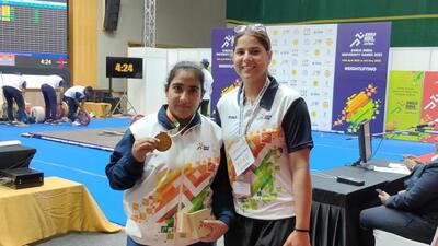 PU’s Rakhi with her Khelo India University Games weightlifting gold. (HT Photo)
