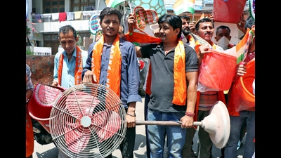 Activists of Dogra Front and Shiv Sena stage a protest against the shortage of electricity and water in Jammu on Tuesday. (ANI Photo) Activists of Dogra Front and Shiv Sena stage a protest against the shortage of electricity and water in Jammu on Tuesday. (ANI Photo)