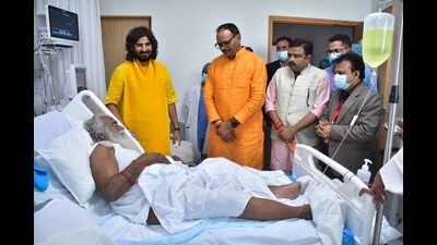 Deputy chief minister Brijesh Pathak with Mahant Nritya Gopal Das at Medanta Hospital in Lucknow on Tuesday. (HT Photo)