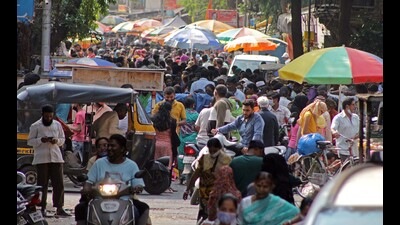 People are often seeing roaming without face masks in Pune. (HT FILE PHOTO)