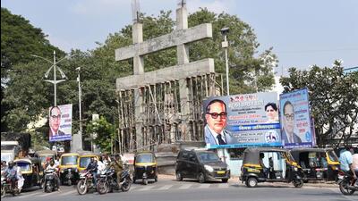 The Pune Municipal Corporation (PMC), which has stepped up action against illegal encroachments by roadside vendors, will now also act against illegal hoards in the city. (HT FILE PHOTO)