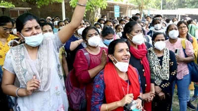 Members of the All India Institute of Medical Sciences (AIIMS) Nursing Union raise slogans as a part of an indefinite strike against the AIIMS administration. (ANI ) Members of the All India Institute of Medical Sciences (AIIMS) Nursing Union raise slogans as a part of an indefinite strike against the AIIMS administration. (ANI )