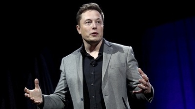FILE PHOTO: Tesla CEO Elon Musk speaks at an event in Hawthorne, California April 30, 2015.&nbsp; (REUTERS)