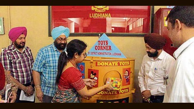 Deputy commissioner Surabhi Malik inaugurating the donation corner at the District Administrative Complex in Ludhiana on Tuesday. (HT PHOTO)