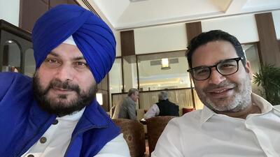 Former Punjab Congress president Navjot Singh Sidhu with election strategist Prashant Kishor. (PTI)