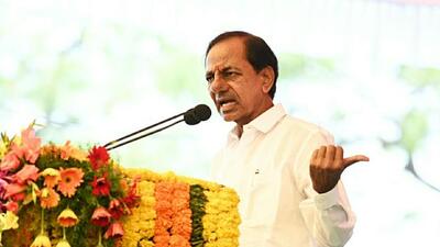 Telangana chief minister K Chandrasekhar Rao (KCR) on Tuesday said people should be “wary of the political parties that were trying to divide on religious and communal lines”. (HT Photo) Telangana chief minister K Chandrasekhar Rao (KCR) on Tuesday said people should be “wary of the political parties that were trying to divide on religious and communal lines”. (HT Photo)