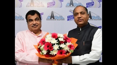 Union minister Nitin Gadkari and Himachal CM Jai Ram Thakur (right) in New Delhi on Tuesday. (HT Photo)
