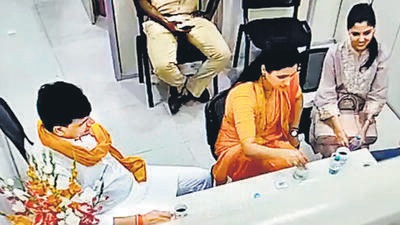 Mumbai, Apr 26 (ANI): Mumbai Police chief releases video to counter MP Navneet Rana's 'inhumane treatment' charge, in Mumbai on Tuesday. (ANI Photo/Sanjay Pandey Twitter) (Sanjay Pandey Twitter) Mumbai, Apr 26 (ANI): Mumbai Police chief releases video to counter MP Navneet Rana's 'inhumane treatment' charge, in Mumbai on Tuesday. (ANI Photo/Sanjay Pandey Twitter) (Sanjay Pandey Twitter)