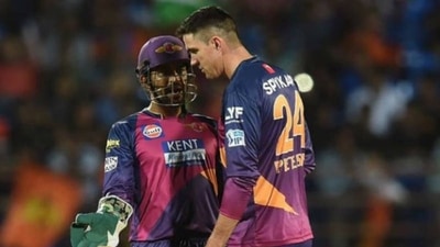 MS Dhoni with Kevin Pietersen MS Dhoni with Kevin Pietersen