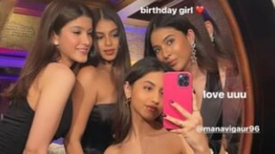 Suhana Khan shares picture with Shanaya Kapoor and their friends.