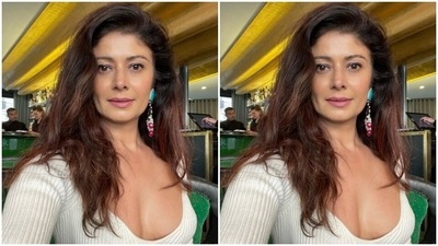 Pooja Batra performs Shirshasana by the sea in California (Instagram/@poojabatra)