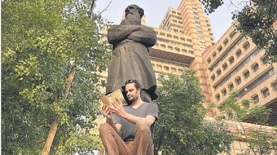 Leo Tolstoy is as silent as a statue. Arms crossed across his chest, the great writer’s gaze is directed towards the Janpath outlet of the McDonald’s food chain. T (Mayank Austen Soofi) Leo Tolstoy is as silent as a statue. Arms crossed across his chest, the great writer’s gaze is directed towards the Janpath outlet of the McDonald’s food chain. T (Mayank Austen Soofi)