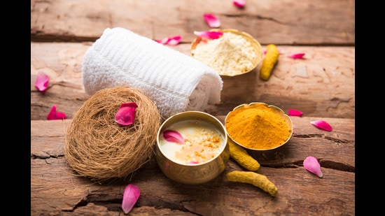 Besan, curd and turmeric face mask (Shutterstock) Besan, curd and turmeric face mask (Shutterstock)