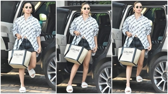 Alia Bhatt chose minimal accessories for her airport look.&nbsp;(HT Photo/Varinder Chawla)