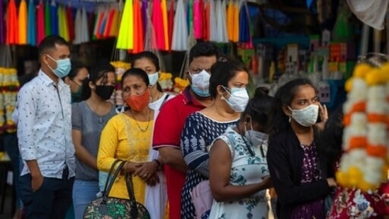 Delhi brought back penalty of <span class='webrupee'>?</span>500 for not wearing masks in public places on April 20 in view of rising Covid-19 cases.(AP)