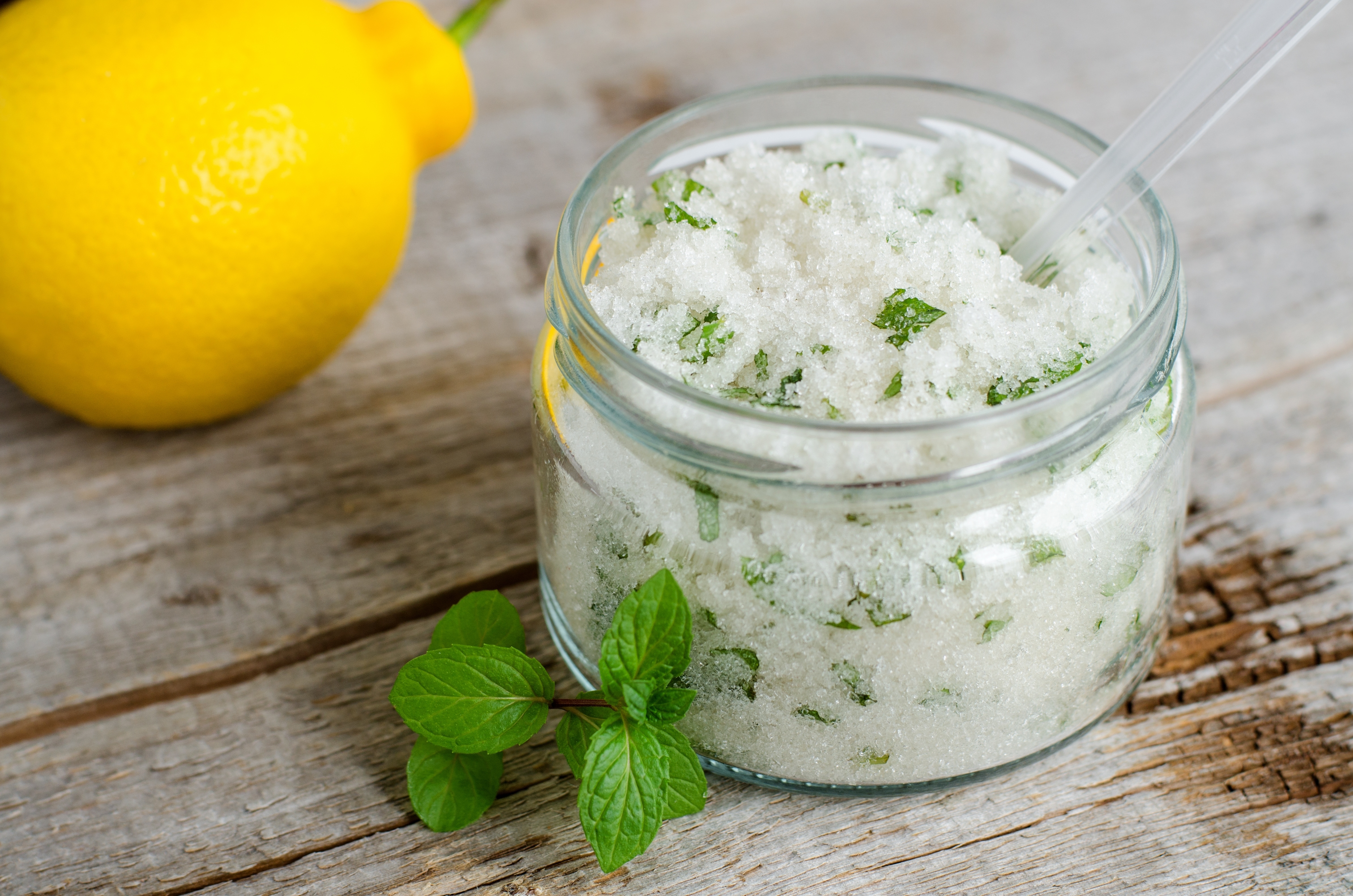 Sugar and lemon face mask (Shutterstock)