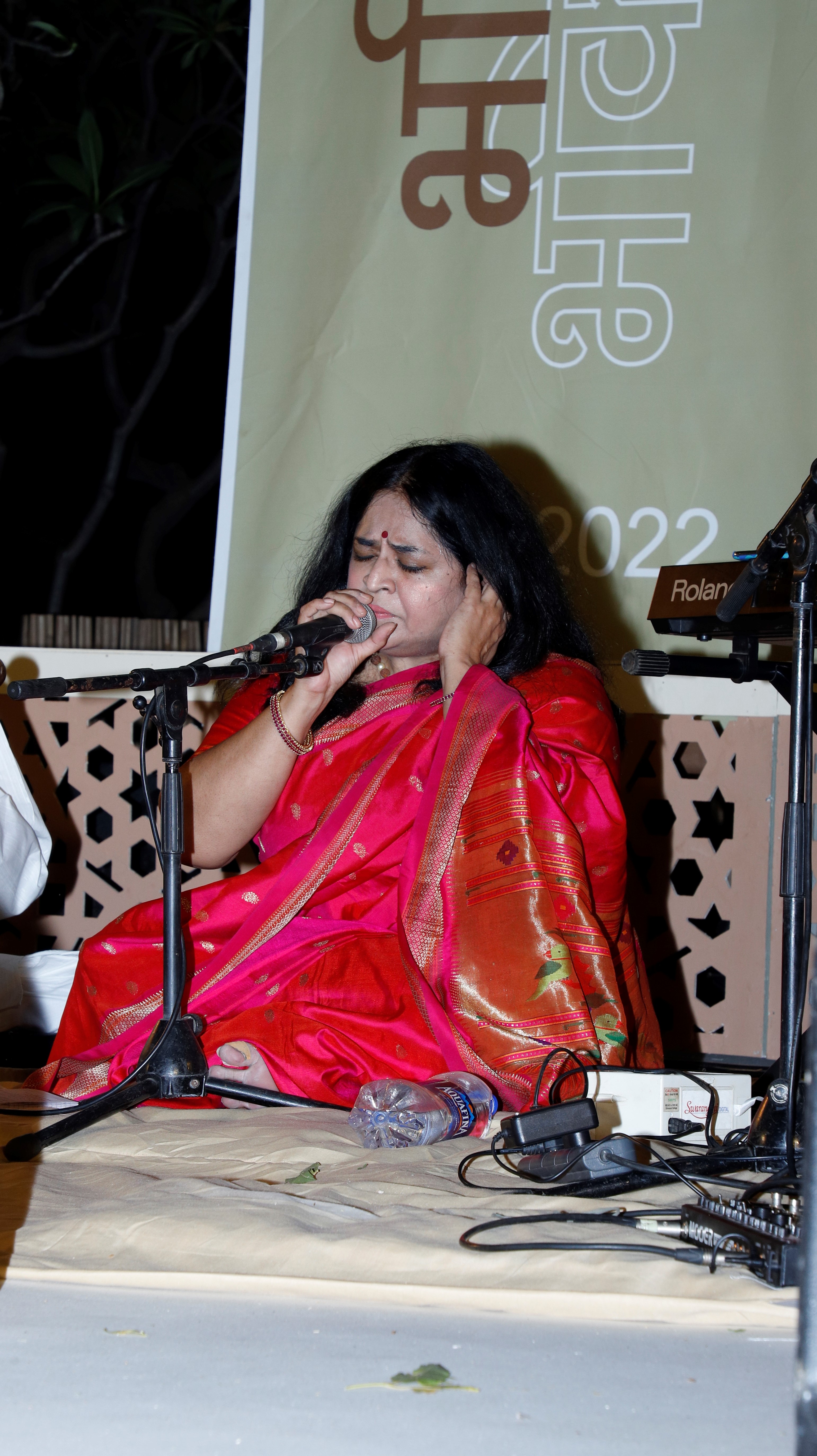 Sufi and ghazal singer Indira Naik, who is classically trained in the Patiala Gayaki, performed a mix of popular bhajans along with a personal composition of Kabir’s dohas. (Photo: Shantanu Bhattacharya/HT)