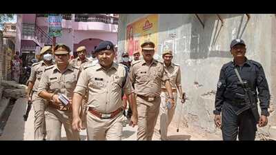 SSP-Prayagraj Ajay Kumar arriving at crime scene at Mirapatti locality in Prayagraj on Wednesday (ht photo) SSP-Prayagraj Ajay Kumar arriving at crime scene at Mirapatti locality in Prayagraj on Wednesday (ht photo)