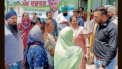 Aam Aadmi Party (AAP) MLA from Ludhiana South Rajinder Pal Kaur Chhina accused deputy mayor Sarvjit Kaur Shimlapuri and her husband Jarnail Singh Shimlapuri of organising fake camps for opening bank accounts to avail a pension of ₹1,000 per month for women as announced by the party before the assembly elections. (Harvinder Singh/HT) Aam Aadmi Party (AAP) MLA from Ludhiana South Rajinder Pal Kaur Chhina accused deputy mayor Sarvjit Kaur Shimlapuri and her husband Jarnail Singh Shimlapuri of organising fake camps for opening bank accounts to avail a pension of ₹1,000 per month for women as announced by the party before the assembly elections. (Harvinder Singh/HT)