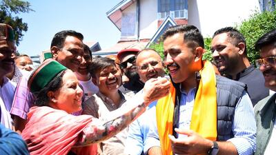 New Himachal PCC chief Pratibha Singh offers sweets to her son Vikramaditya Singh in Shimla on Wednesday. (Deepak Sansta/HT) New Himachal PCC chief Pratibha Singh offers sweets to her son Vikramaditya Singh in Shimla on Wednesday. (Deepak Sansta/HT)