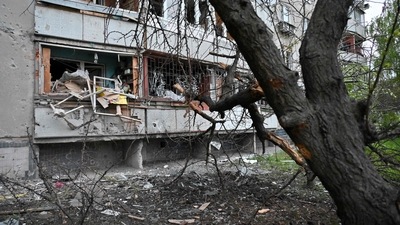 A building damaged by shelling in Kharkiv, eastern Ukraine, on April 27, 2022, amid Russian invasion of Ukraine.&nbsp; (AFP)