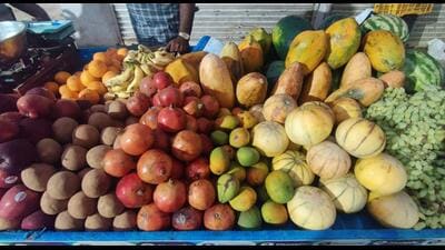 The MLA along with his associates on Tuesday visited a government primary school in Division Number-3, Ludhiana, and distributed fruits, including bananas and apples, among the students. (HT FILE)