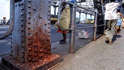 Howrah Bridge (Twitter/@AwanishSharan) Howrah Bridge (Twitter/@AwanishSharan)