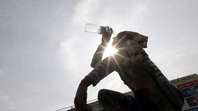 Heatwave bakes Delhi, 44.2 degrees at Siri Fort; duststorm likely (Representational image) Heatwave bakes Delhi, 44.2 degrees at Siri Fort; duststorm likely (Representational image)