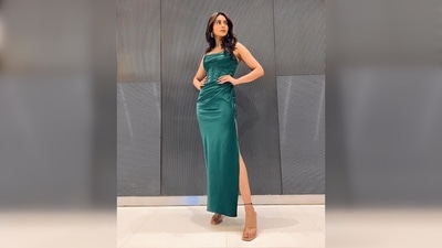 Rakul Preet teamed her chic look with a pair of clear strap square-toed stilettoes and pearl hoop earrings. (Instagram/@rakulpreet) Rakul Preet teamed her chic look with a pair of clear strap square-toed stilettoes and pearl hoop earrings. (Instagram/@rakulpreet)