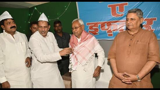 Bihar chief minister Nitish Kumar attends an Iftar party organized by the Bihar State Siya Waqf Board president Syed Afzal Abbasin Patna on Wednesday. (Santosh Kumar/HT Photo) Bihar chief minister Nitish Kumar attends an Iftar party organized by the Bihar State Siya Waqf Board president Syed Afzal Abbasin Patna on Wednesday. (Santosh Kumar/HT Photo)