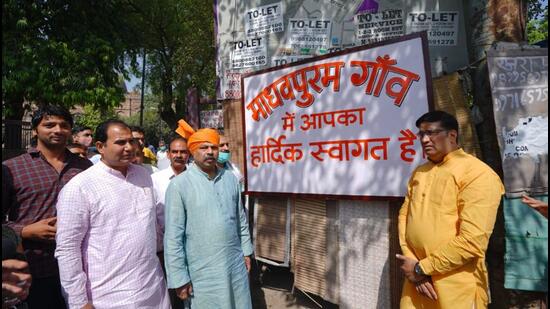 Delhi BJP president Adesh Gupta tweeted photographs of a board, ‘Welcome to Madhavpuram’, that was put up at the entrance of south Delhi’s Mohammadpur village (Twitter/adeshguptabjp)