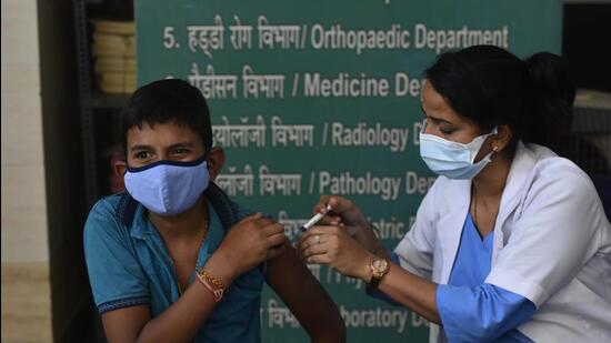 Gurugram, India – April 27, 2022: Children in the age group for 12 to 15 years receive a dose of Covid-19 vaccine at an Urban Primary Health Center (UPHC) polyclinic in Sector 31, Gurugram, India, on Wednesday, April 27, 2022. (Photo by Vipin Kumar/Hindustan Times) (Vipin Kumar/HT PHOTO)