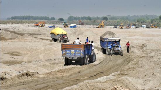 The Punjab government has also forfeited the security of contractors who were operating Ferozepur and Amritsar mining clusters. (HT File Photo) The Punjab government has also forfeited the security of contractors who were operating Ferozepur and Amritsar mining clusters. (HT File Photo)