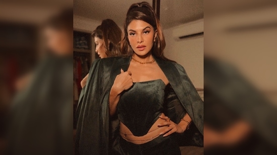 Jacqueline Fernandez teamed her look with a matching blazer worth <span class='webrupee'>₹</span>15k. The discounted rate of the blazer is <span class='webrupee'>₹</span>7.5k.(Instagram/@labelankitajain)
