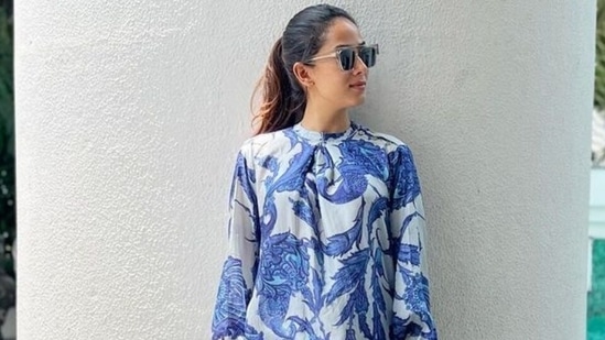 Mira Rajput proves summer-dressing is all about minimal styling in <span class='webrupee'>₹</span>22k floral kurta pants set: Check out pics